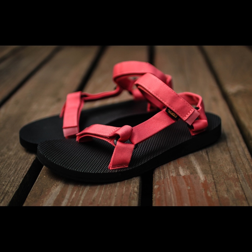 Brand new Teva’s size 10